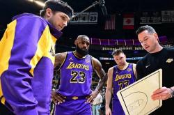 开云体育官方网站-关于NBA冠军战谁主宰两队争夺桂冠的信息