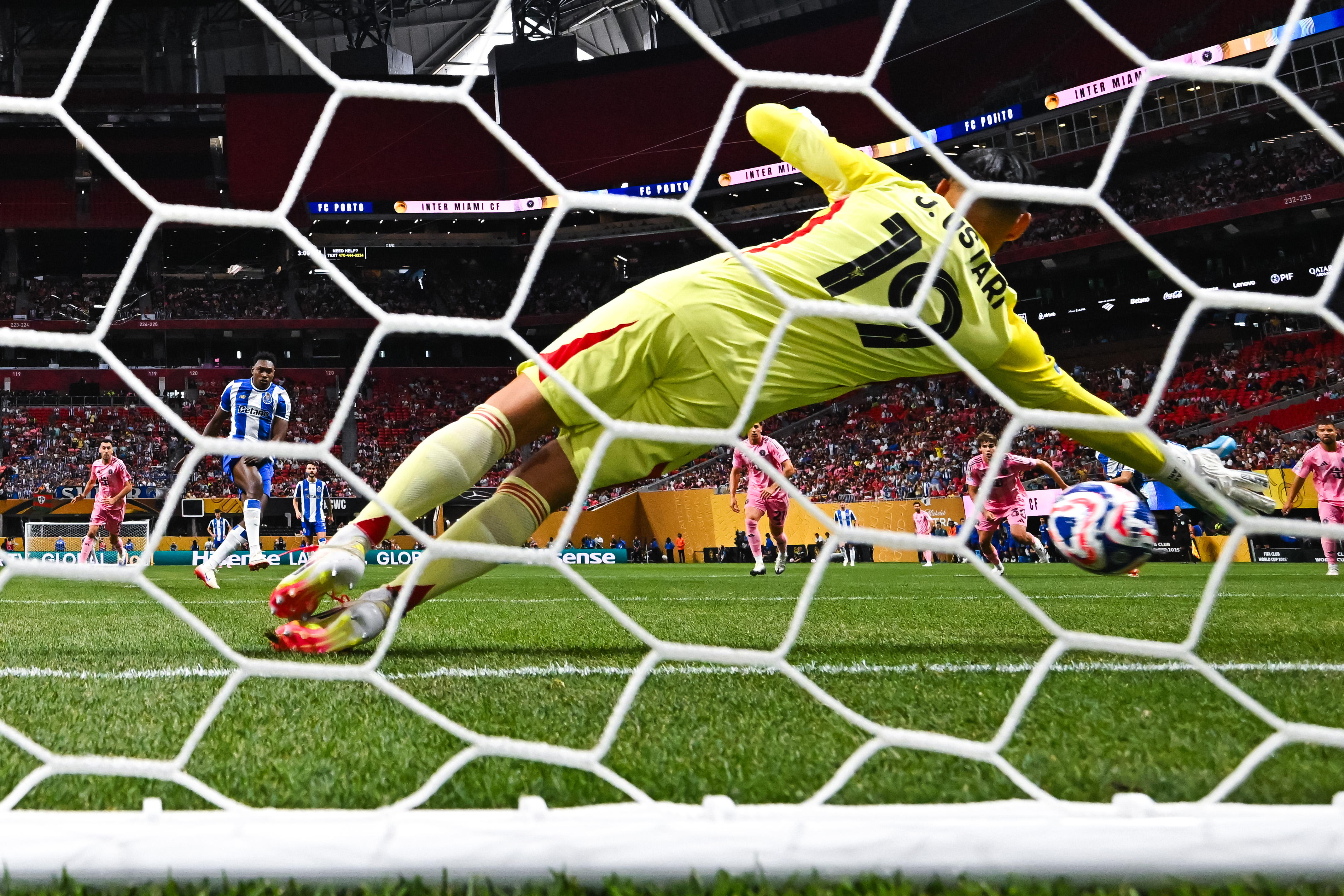 阿贾克斯客场战平波尔图,小组领跑之路 阿贾克斯客场战平波尔图,小组领跑之路