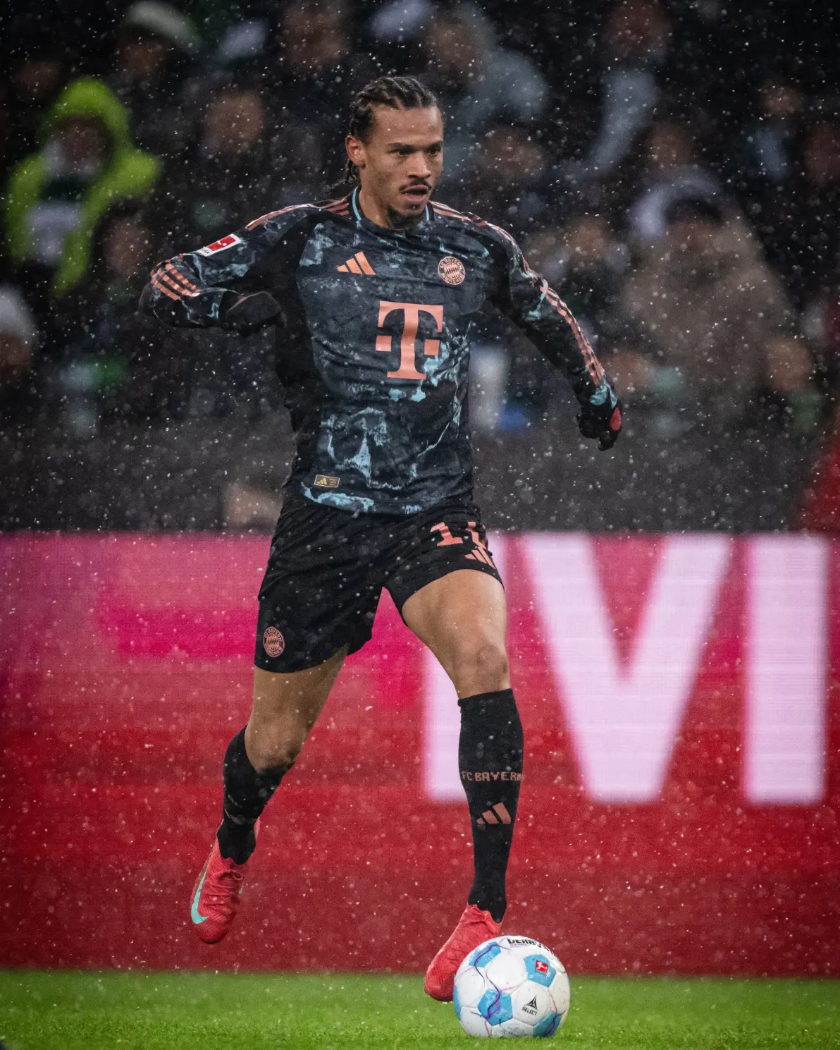 门兴格拉德巴赫主场击败柏林赫塔，继续向前