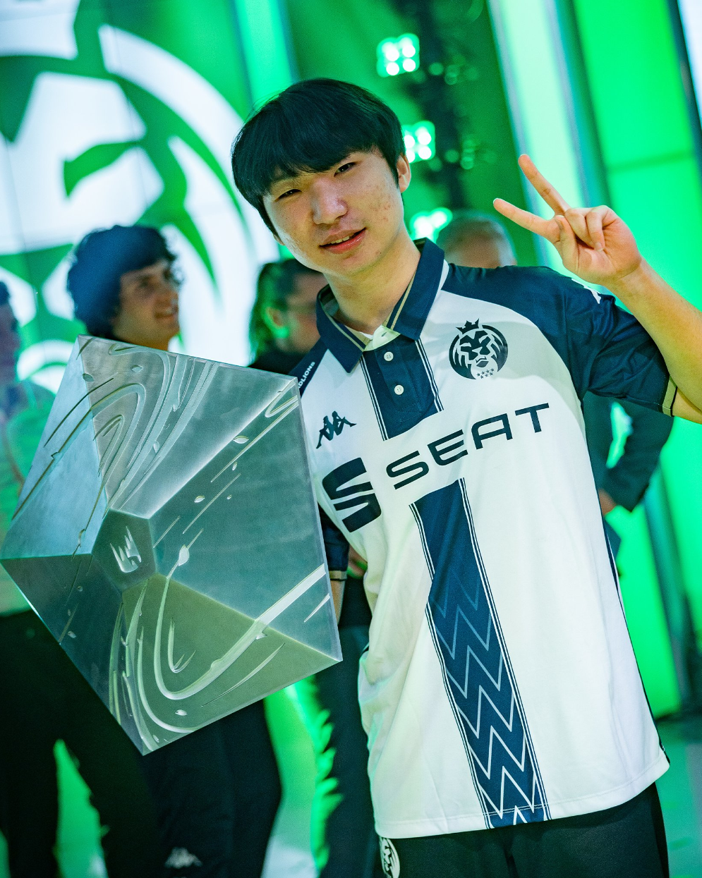 DK轻取MAD,Faker操刀奇招英雄翻盘八强赛3:1(广州) DK轻取MAD,Faker操刀奇招英雄翻盘八强赛3:1(广州)