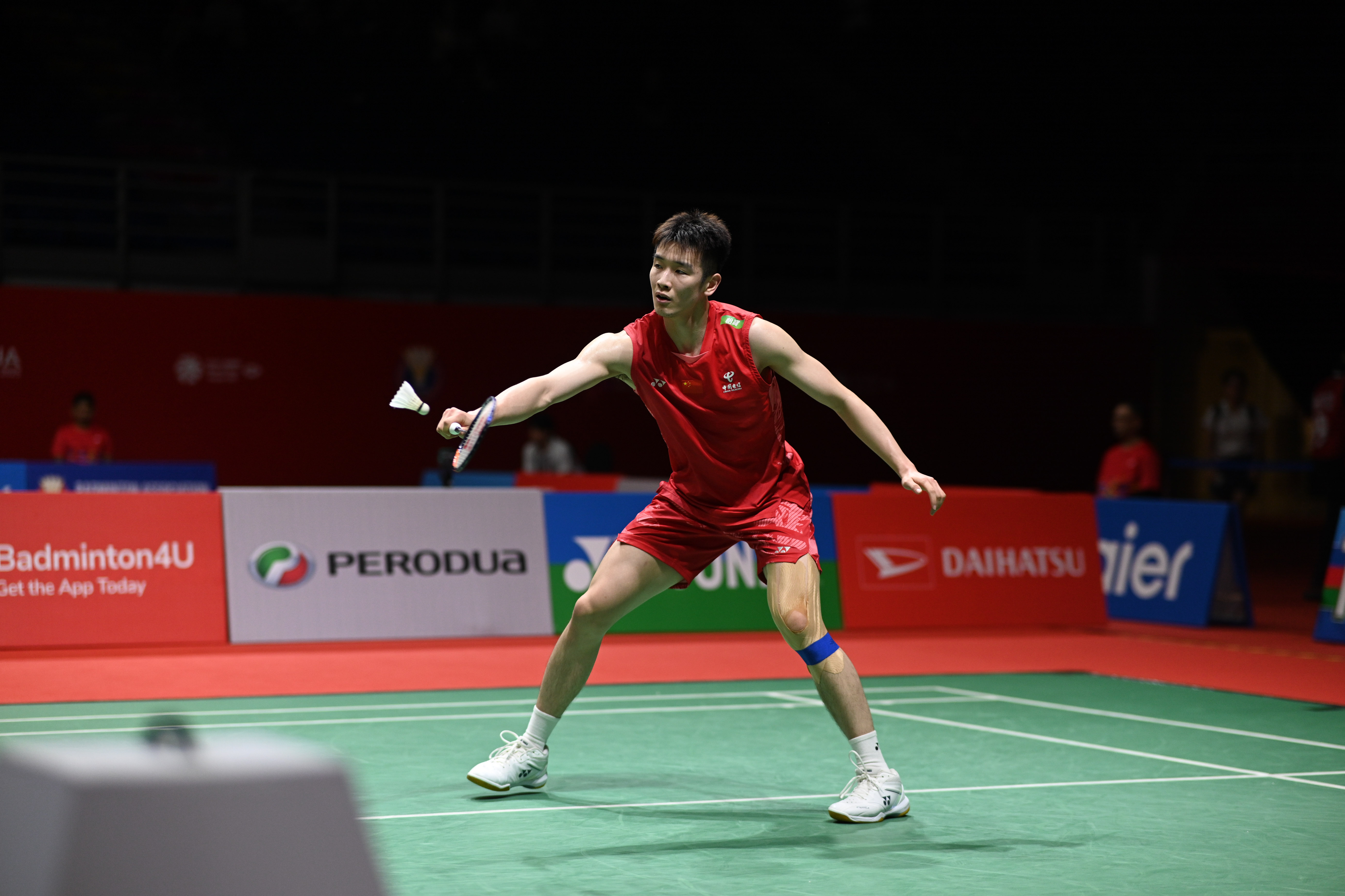 马来西亚羽毛球队力克皇家马德里，Knight拿下关键大龙激烈交锋四强赛，留下经典瞬间的简单介绍