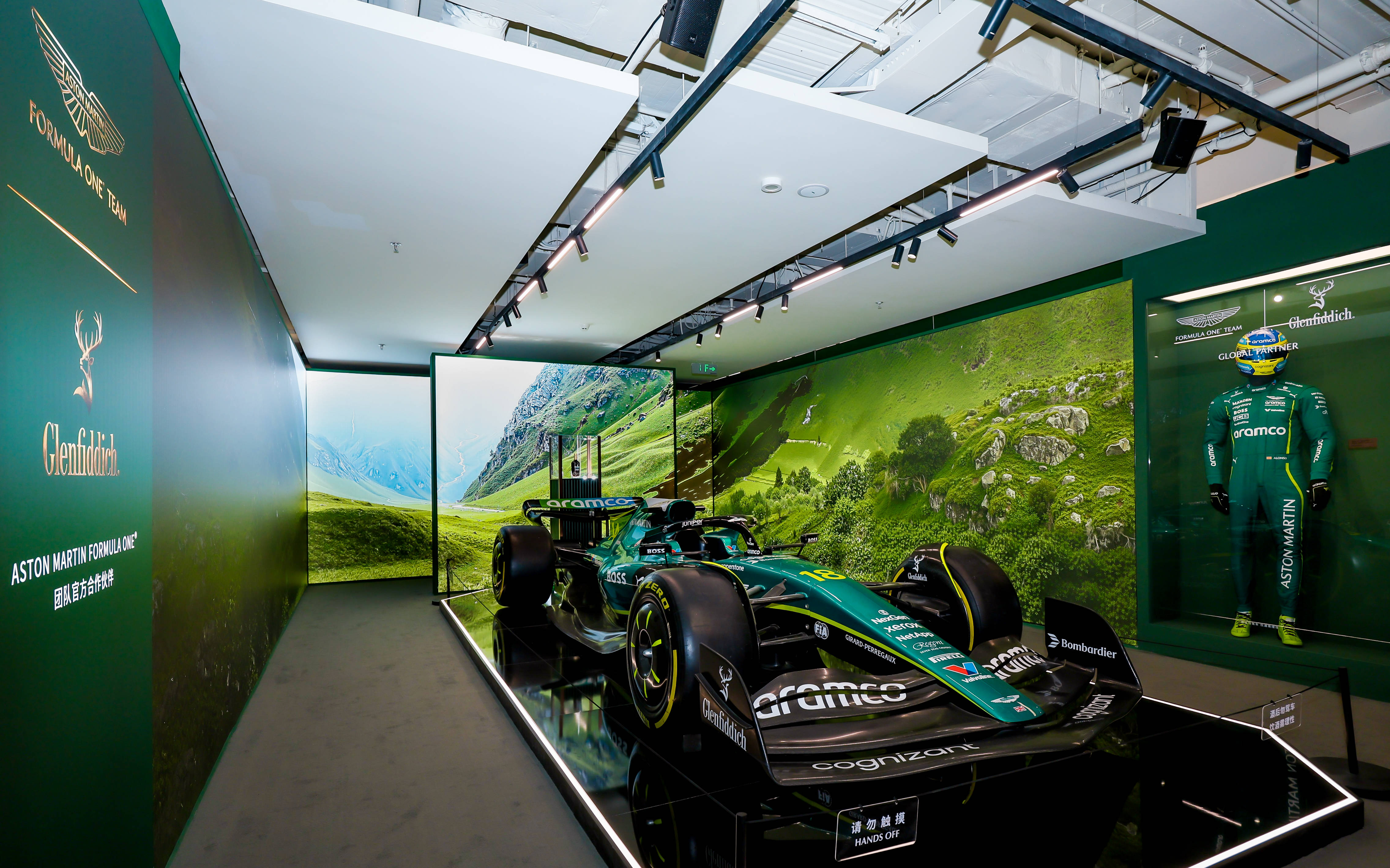 包含哈斯车队横扫阿斯顿马丁，皮亚斯特里高光表现的词条